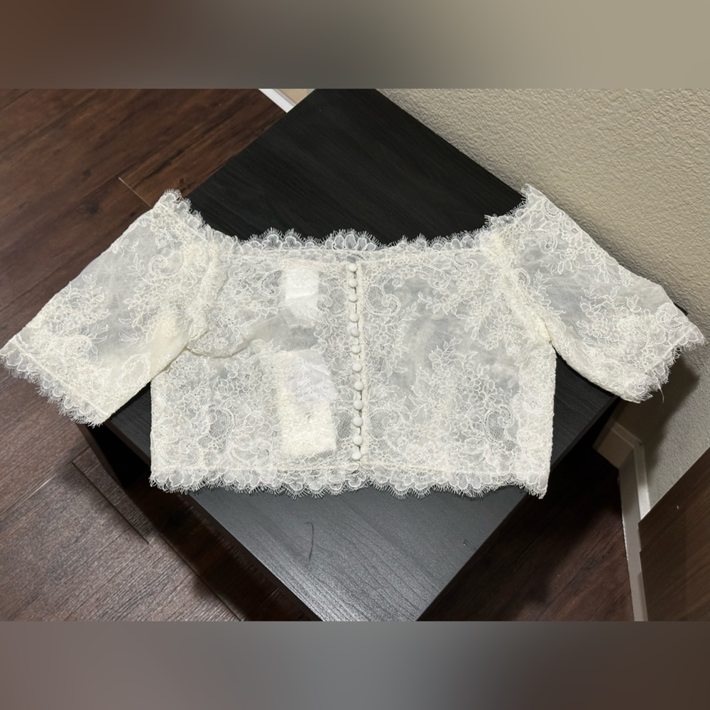 David’s Bridal Ivory Off-the-Shoulder Lace Topper with 3/4 Sleeves - Picture 6 of 10